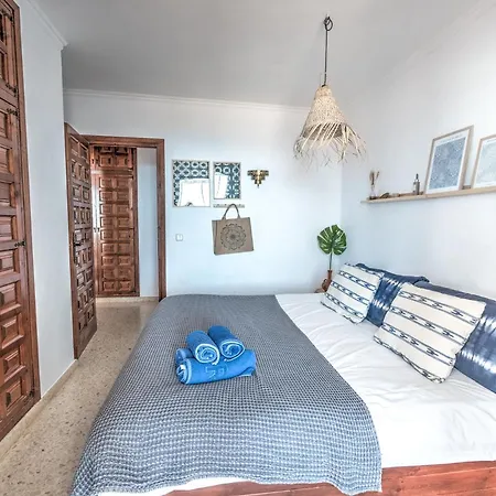 Newly Renovated In With Huge Pool *