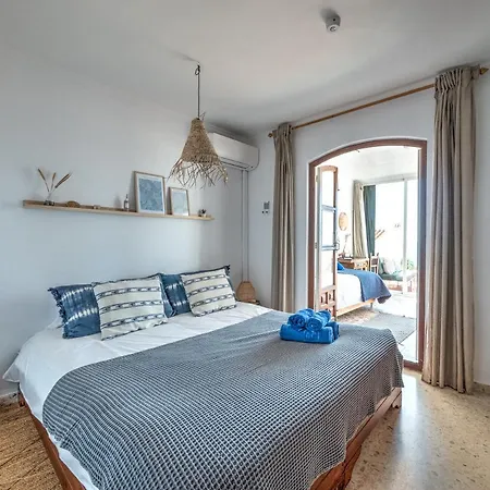 Newly Renovated In With Huge Pool Nerja