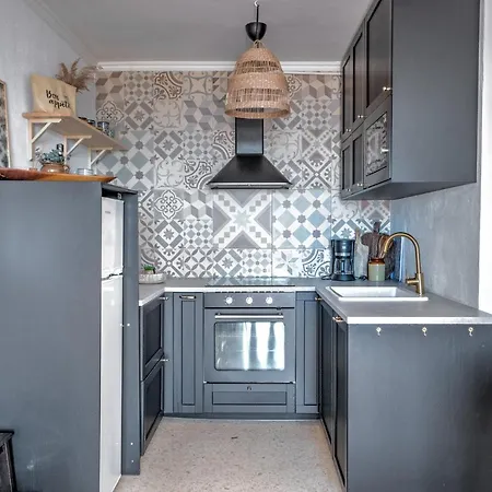 Newly Renovated In With Huge Pool Apartament