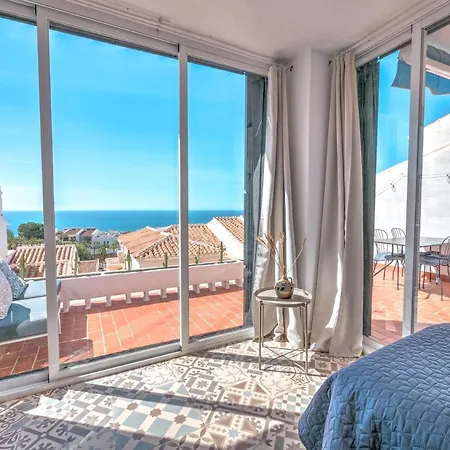 Newly Renovated In With Huge Pool *