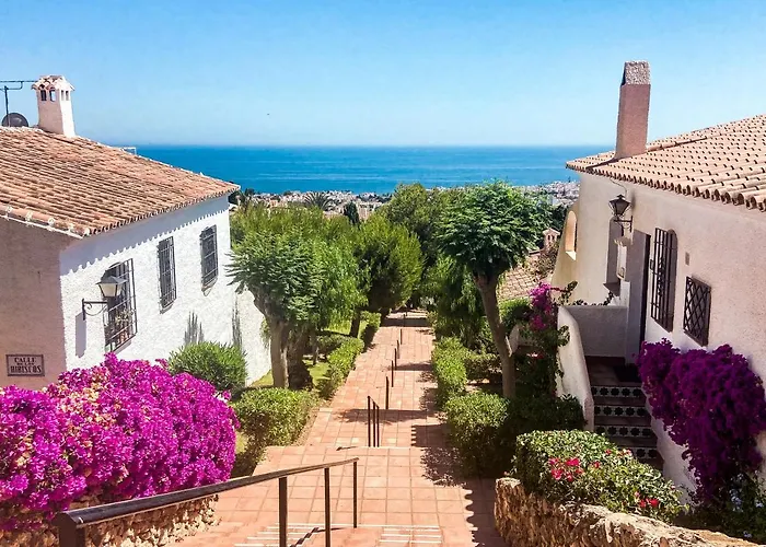 Newly Renovated In With Huge Pool Appartement Nerja