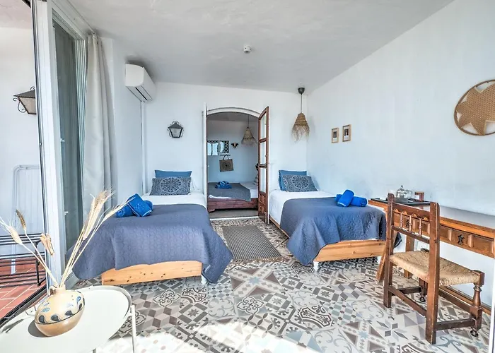 Newly Renovated In With Huge Pool Appartement Nerja