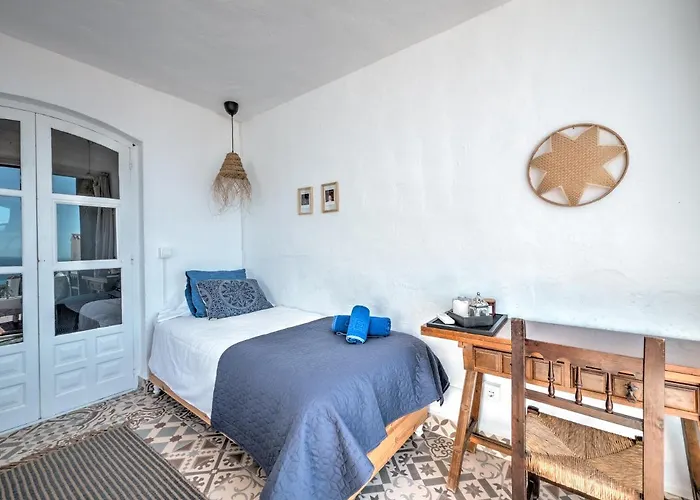 Newly Renovated In With Huge Pool Appartement Nerja