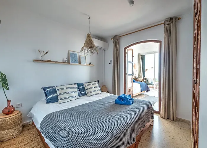 Newly Renovated In With Huge Pool Nerja