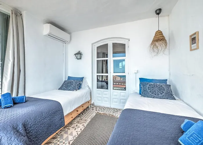 Newly Renovated In With Huge Pool *