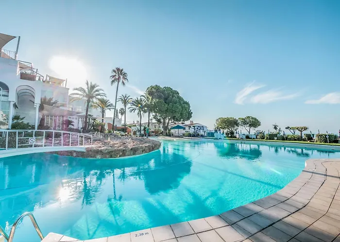 Appartement Newly Renovated In With Huge Pool