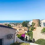 Newly Renovated In With Huge Pool Lejlighed *