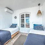 Newly Renovated In With Huge Pool *
