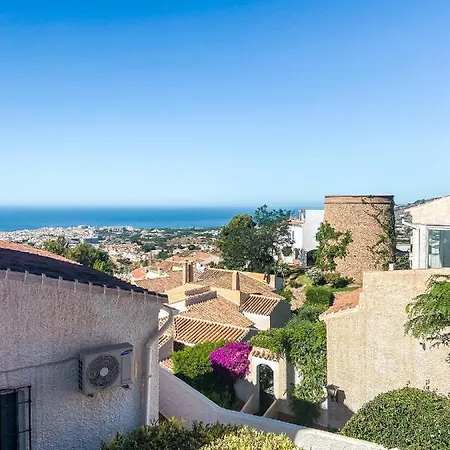 Newly Renovated In With Huge Pool Apartment *