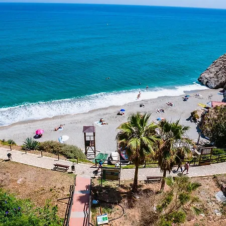 Newly Renovated In With Huge Pool Nerja