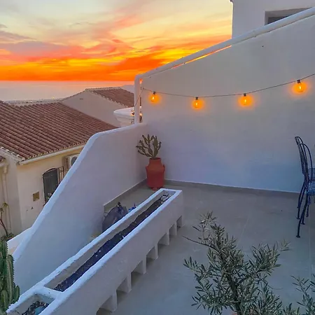 Newly Renovated In With Huge Pool شقة