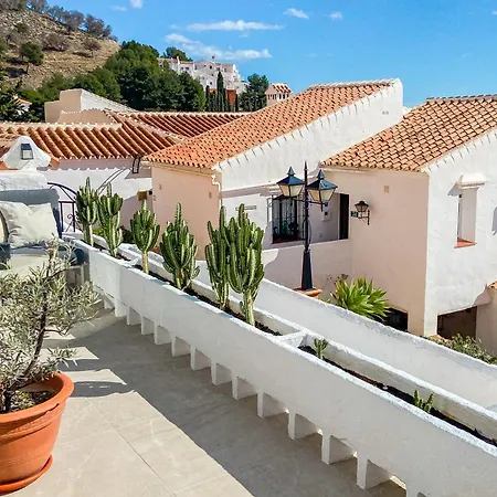 Apartment Newly Renovated In With Huge Pool