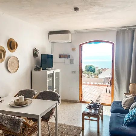 Apartment Newly Renovated In With Huge Pool