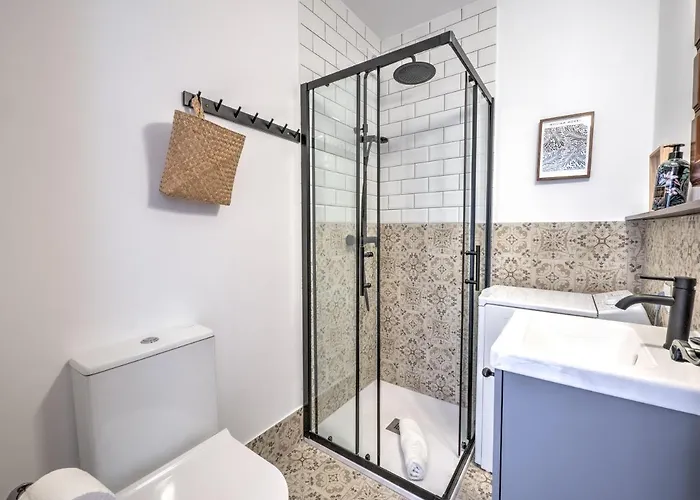 Newly Renovated In With Huge Pool Нерха