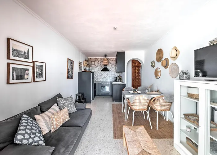 Newly Renovated In With Huge Pool Апартаменты