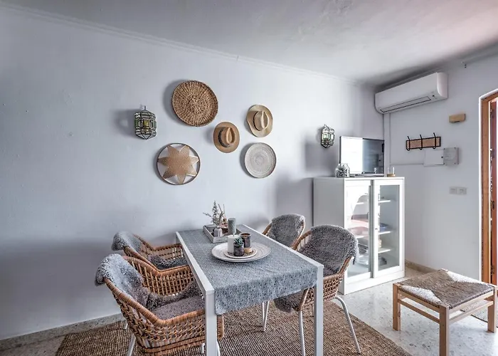 Newly Renovated In With Huge Pool Апартаменты Нерха