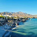 Newly Renovated In With Huge Pool Διαμέρισμα
