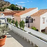 Διαμέρισμα Newly Renovated In With Huge Pool