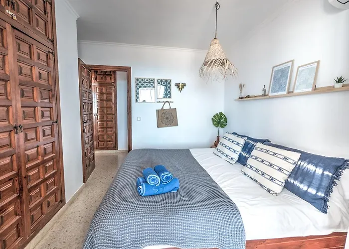 Newly Renovated In With Huge Pool *