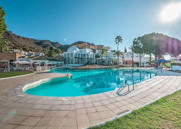 Newly Renovated In With Huge Pool דירה