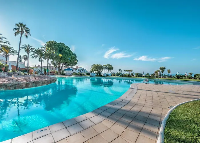 Newly Renovated In With Huge Pool נרחה