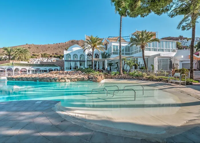 Newly Renovated In With Huge Pool * נרחה